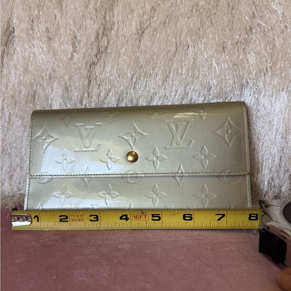 Louis Vuitton Handbags - 💯 Authentic Louis Vuitton Monogram Long Wallet in Green Vernis!